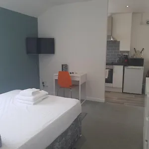 https://cozy-crib-1-bed-studio.cardiffhotelswales.com